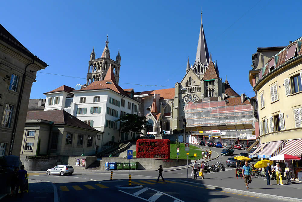 Lausanne. Лозанна Швейцария. Лозанна город в Швейцарии. Лузана город Швейцарии. Женева улица Лозанна.